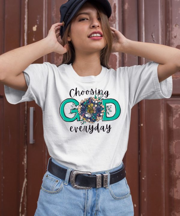 Choosing God Everyday Round Shirt